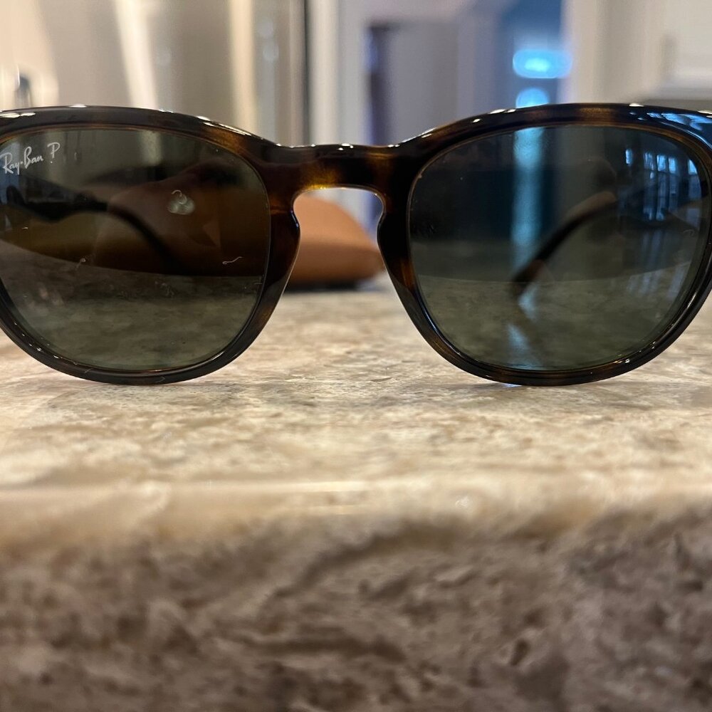 Ray-Ban polarized sunglasses model RB4140